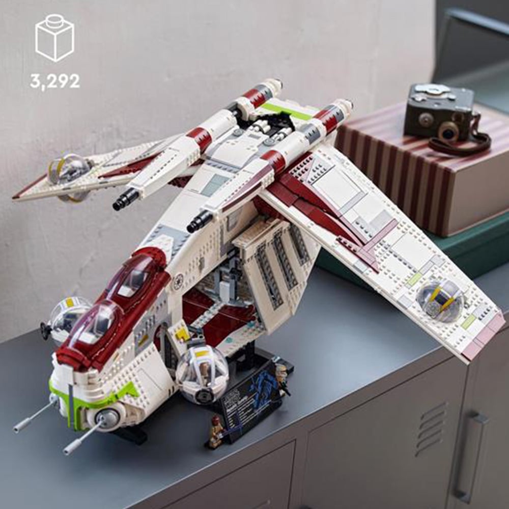 LEGO 75309 Star Wars Republic Gunship Image 6