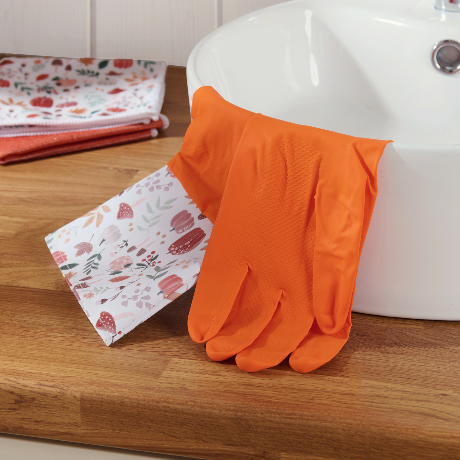 Autumn Cleaning Gloves Orange Image 2