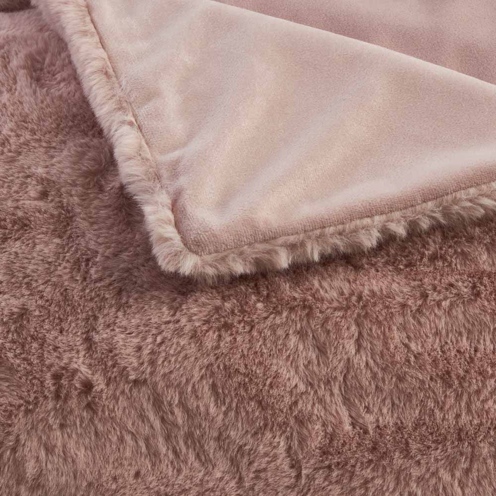 Wilko Pink Faux Fur Throw 130 x 170cm Image 5