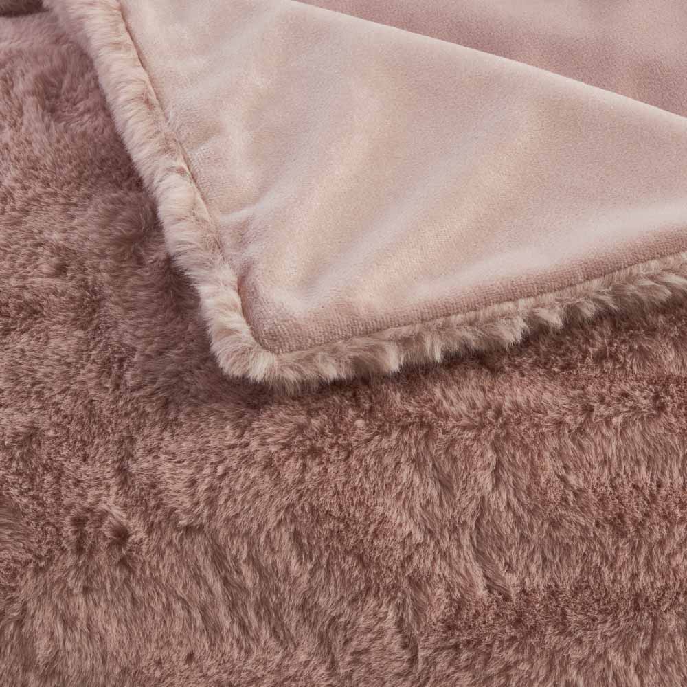 Wilko Pink Faux Fur Throw 130 x 170cm Wilko