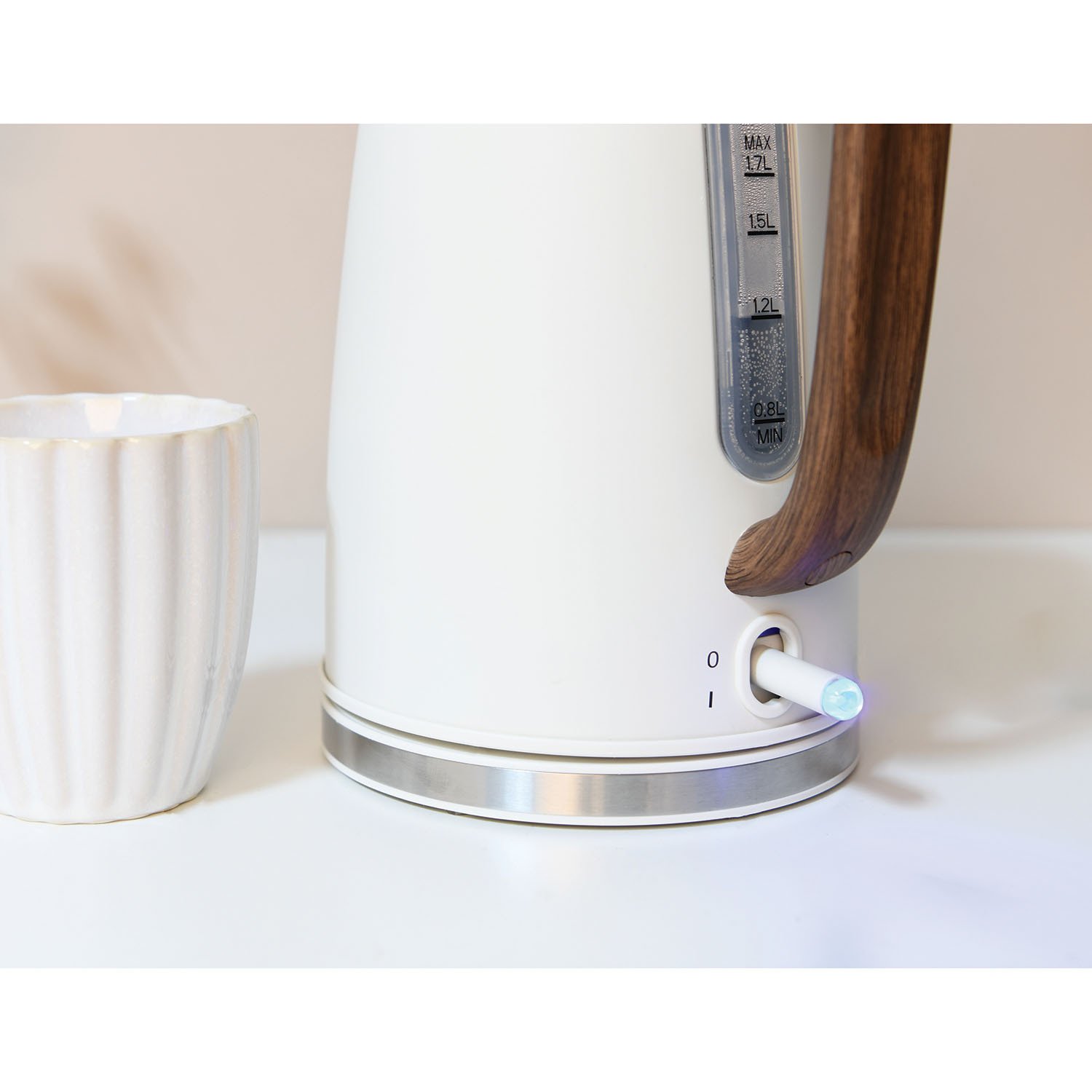 Sanctuary Metal Kettle with Acacia Handle White or Cream Image 3