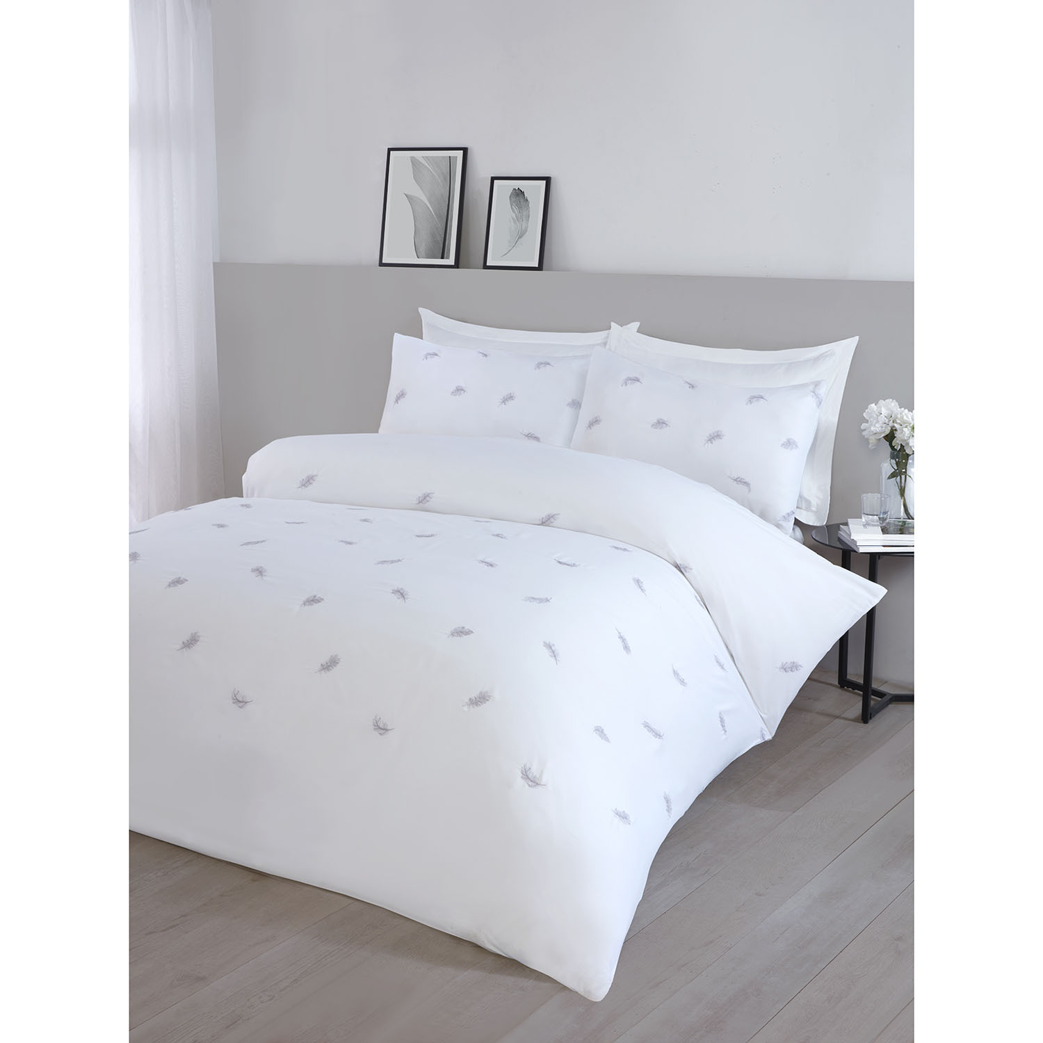 Norah Embroidered Duvet Set White Db - White / Double Image 2
