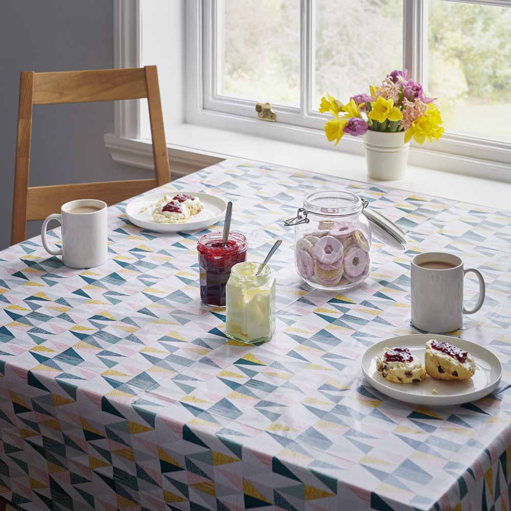 Wilko PVC Tablecloth Newstalgia 132 x 178cm Wilko