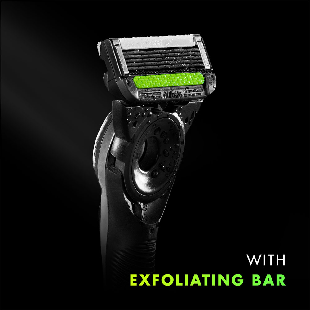 Gillette Labs with Exfoliating Bar Men’s Razor with Magnetic Stand Image 4