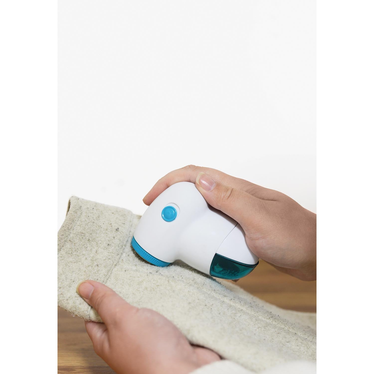 White Compact Lint Remover Image 2