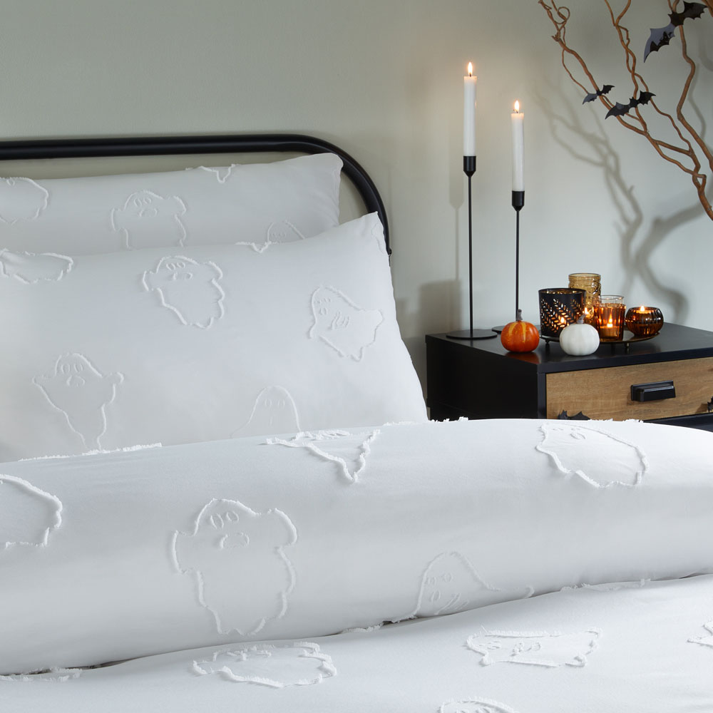 Duvet Day Super King Size Ghostly Ghouls Soft Touch Tufted Duvet Set Image 2