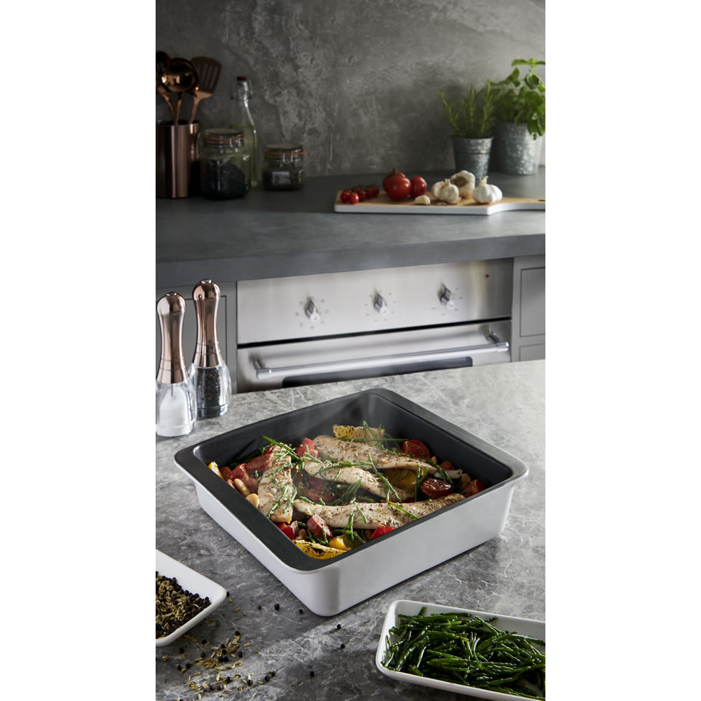 Wilko 26cm Square Roaster with Non Stick Coating Image 2