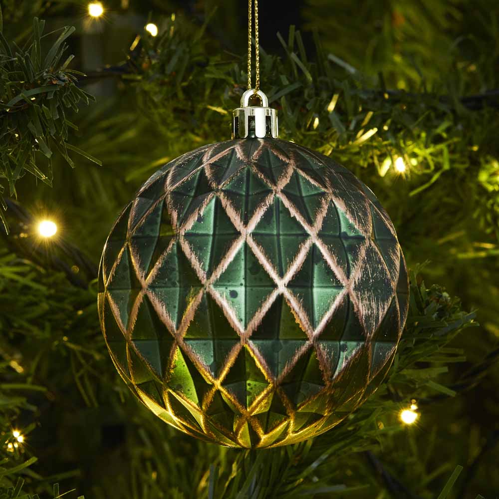 Wilko Cosy Green Distressed Facetted Christmas Baubles 6 Pack Image 3
