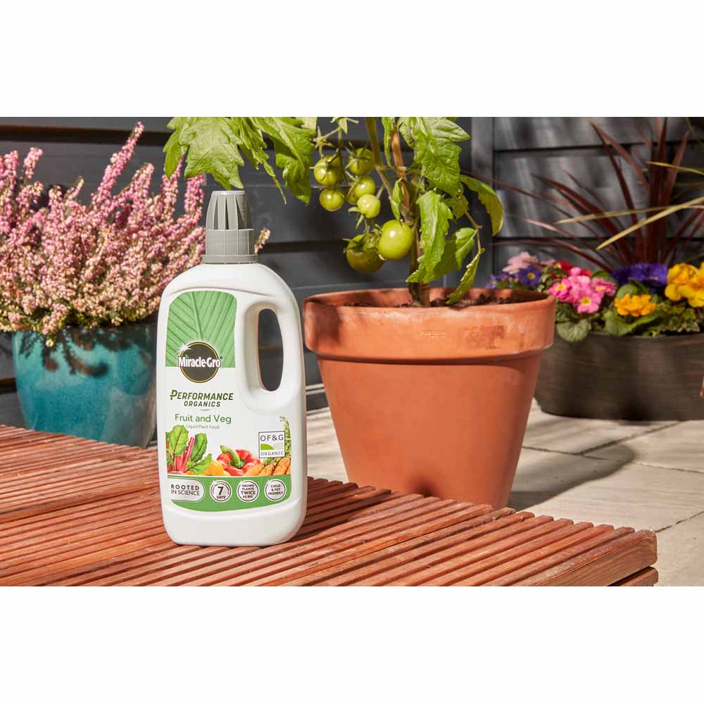 Miracle-Gro Performance Organic Fruit & Veg Concentrated Liquid Plant Food 1L Image 3