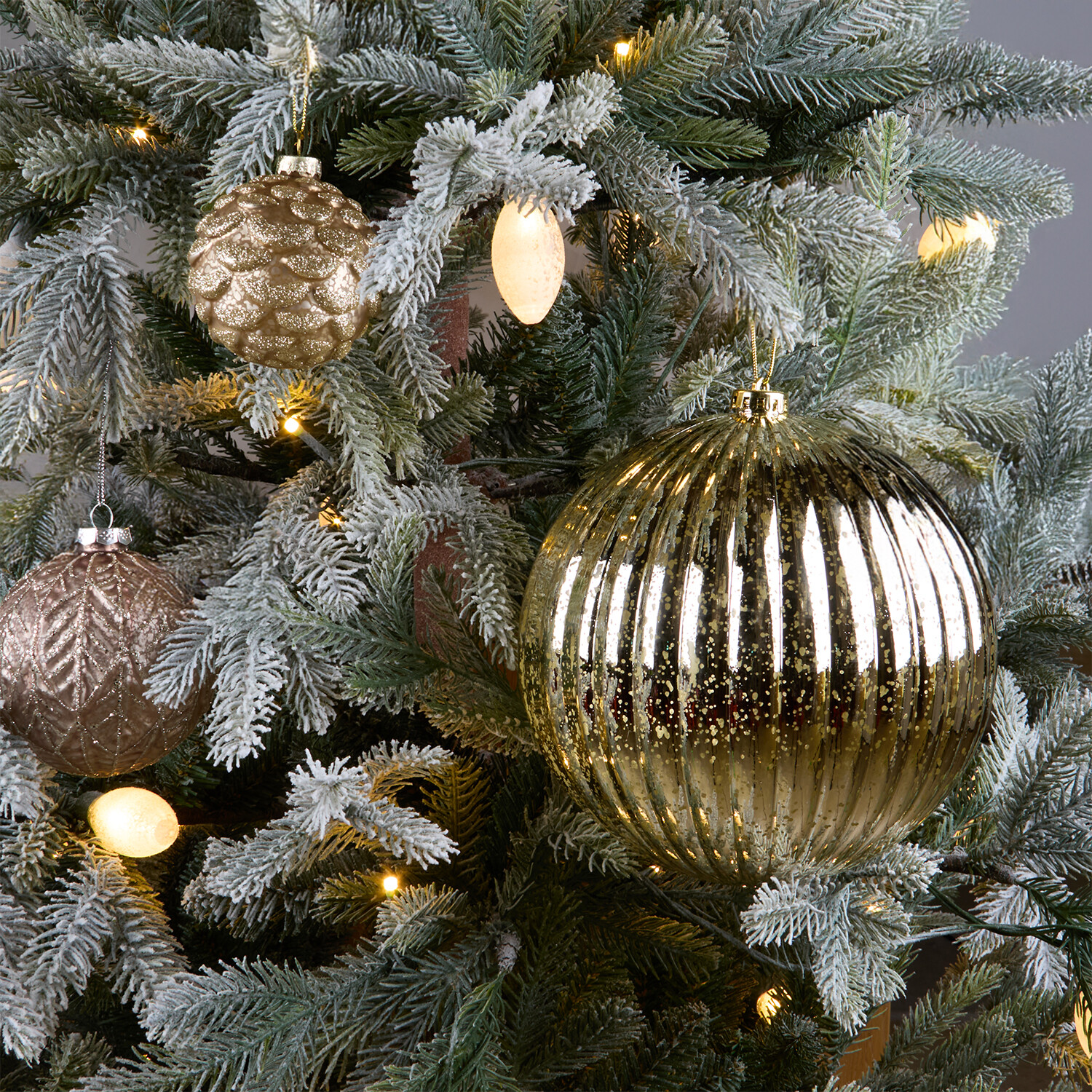 Pack of 3 XL Shiny Baubles Champagne Image 7