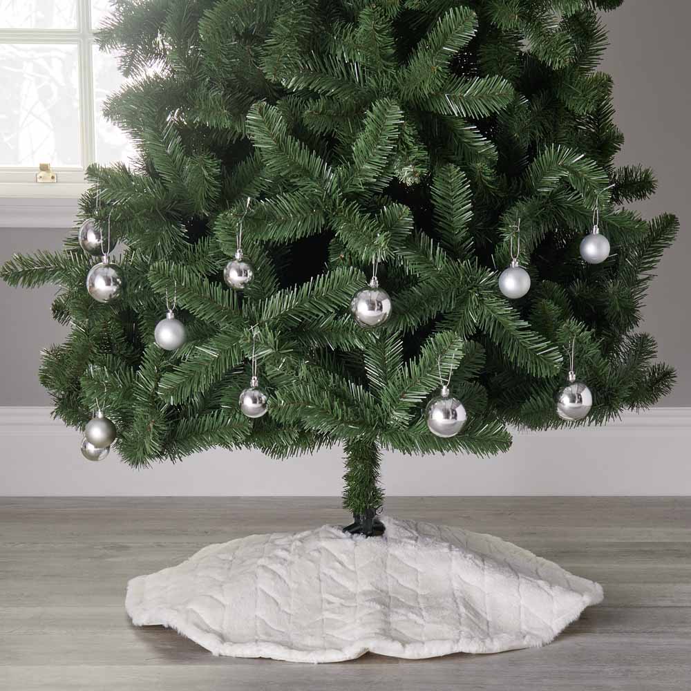 Wilko Glitters White Fur Tree skirt Wilko