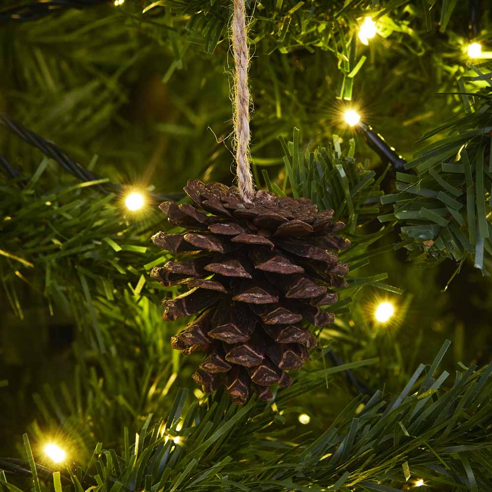 Wilko Cosy Trad Pine Cone Hanging Decoration 4 Pack Image 3