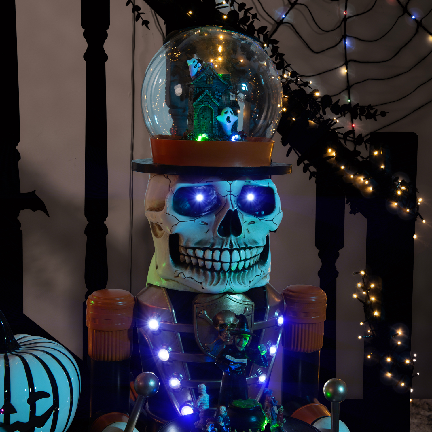 Halloween XL Standing Nutcracker Model Image 2