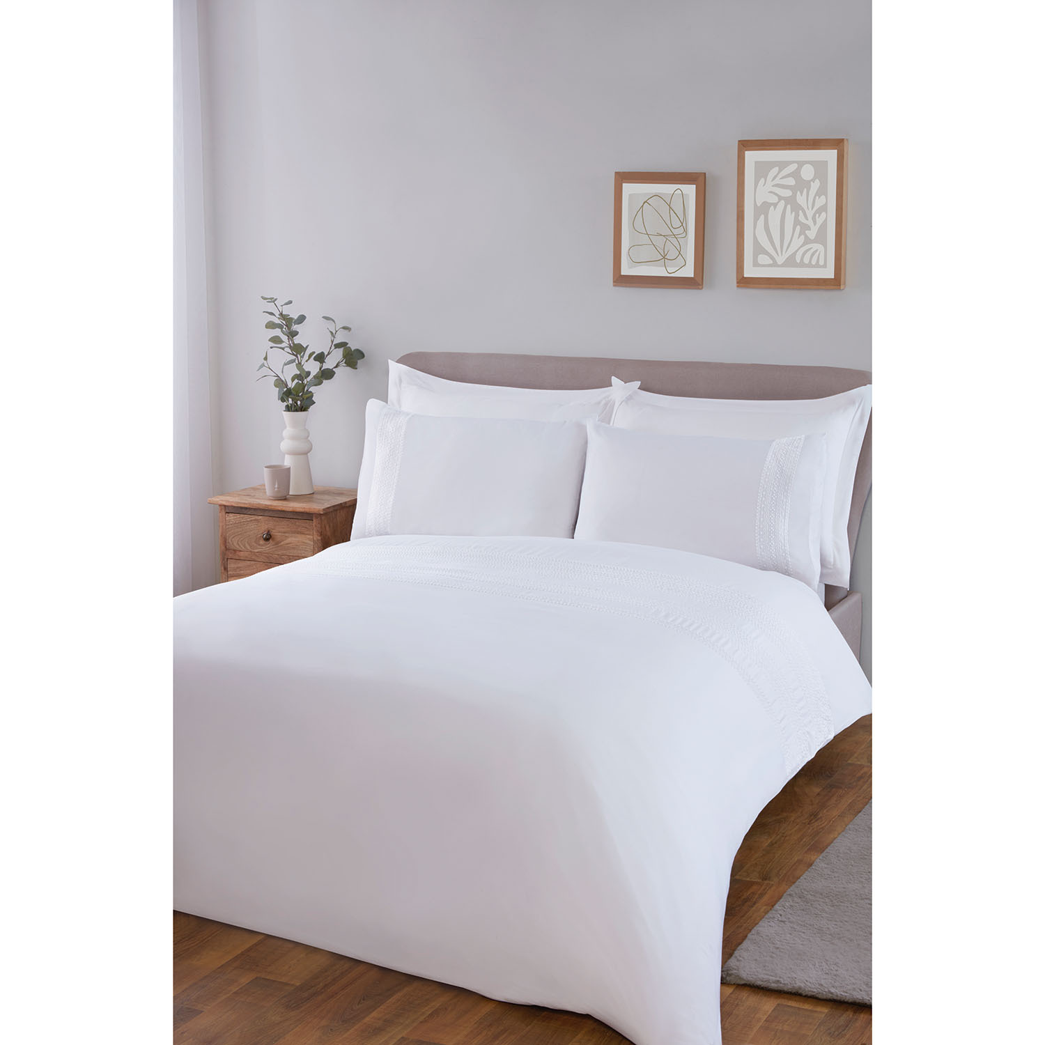 Ariah Embroidered Duvet Set - White / King Image 2