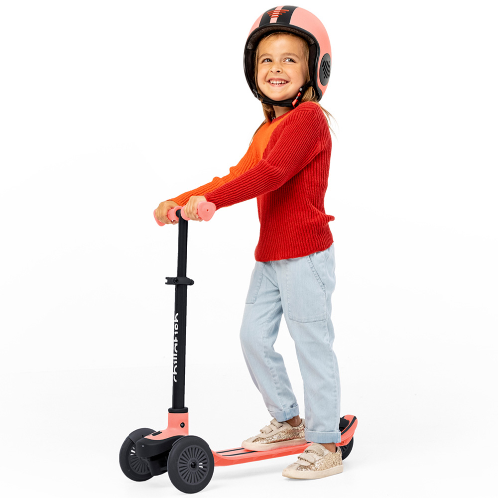 Chillafish Scotti Flamingo 3 Wheel Scooter Image 2