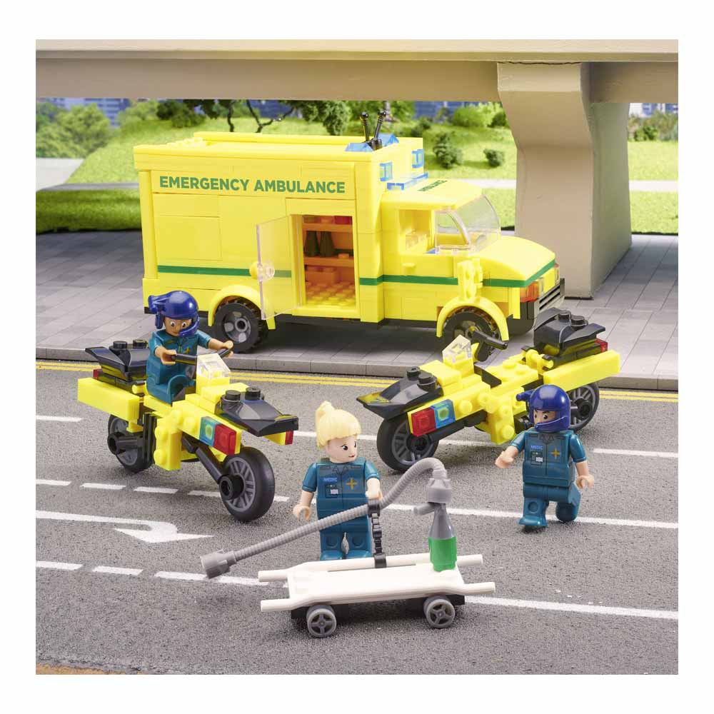 Wilko Blox City Ambulance Large Set Image 3