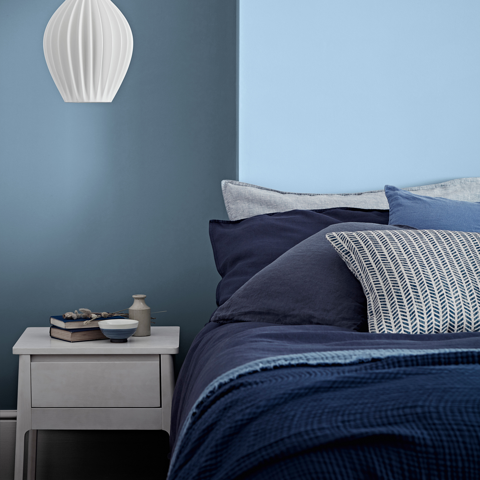 Crown Breatheasy Walls & Ceilings Powder Blue Emulsion Paint 5L Image 5