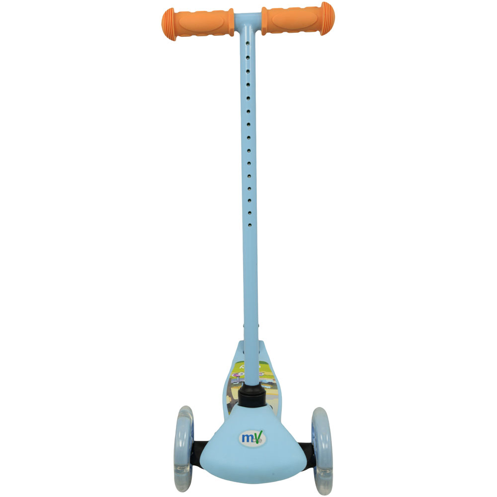 Bluey Tilt and Glow Scooter Image 2