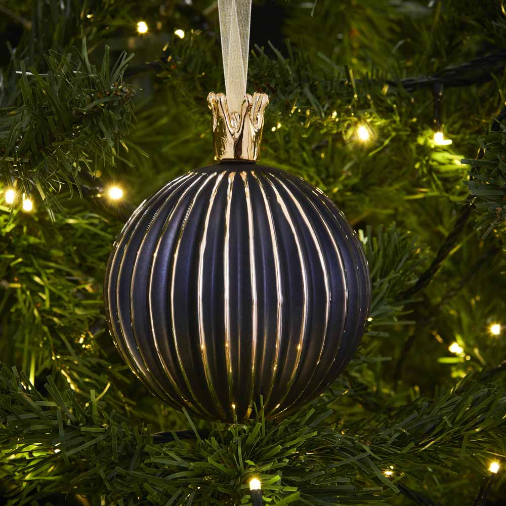 Wilko Luxe Matt and Gold Ribbed Christmas Bauble 10cm Image 2