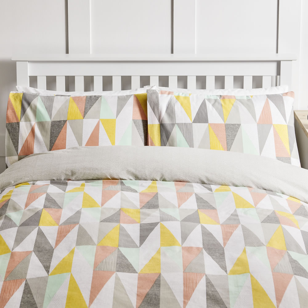 Wilko Textured Triangles Easy Care King Size Duvet  Set Image 1