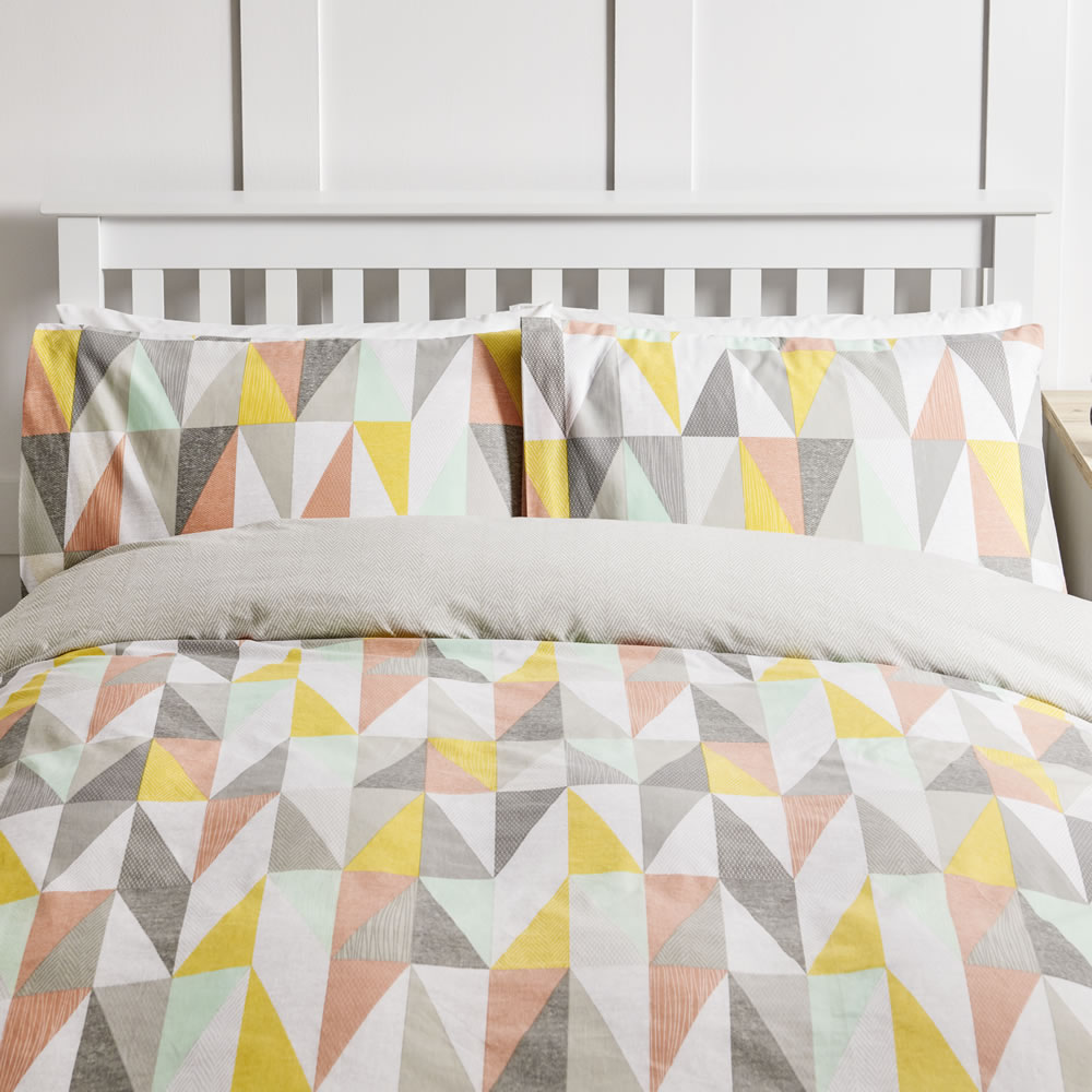 Wilko Textured Triangles Easy Care Double Duvet Set Image 1