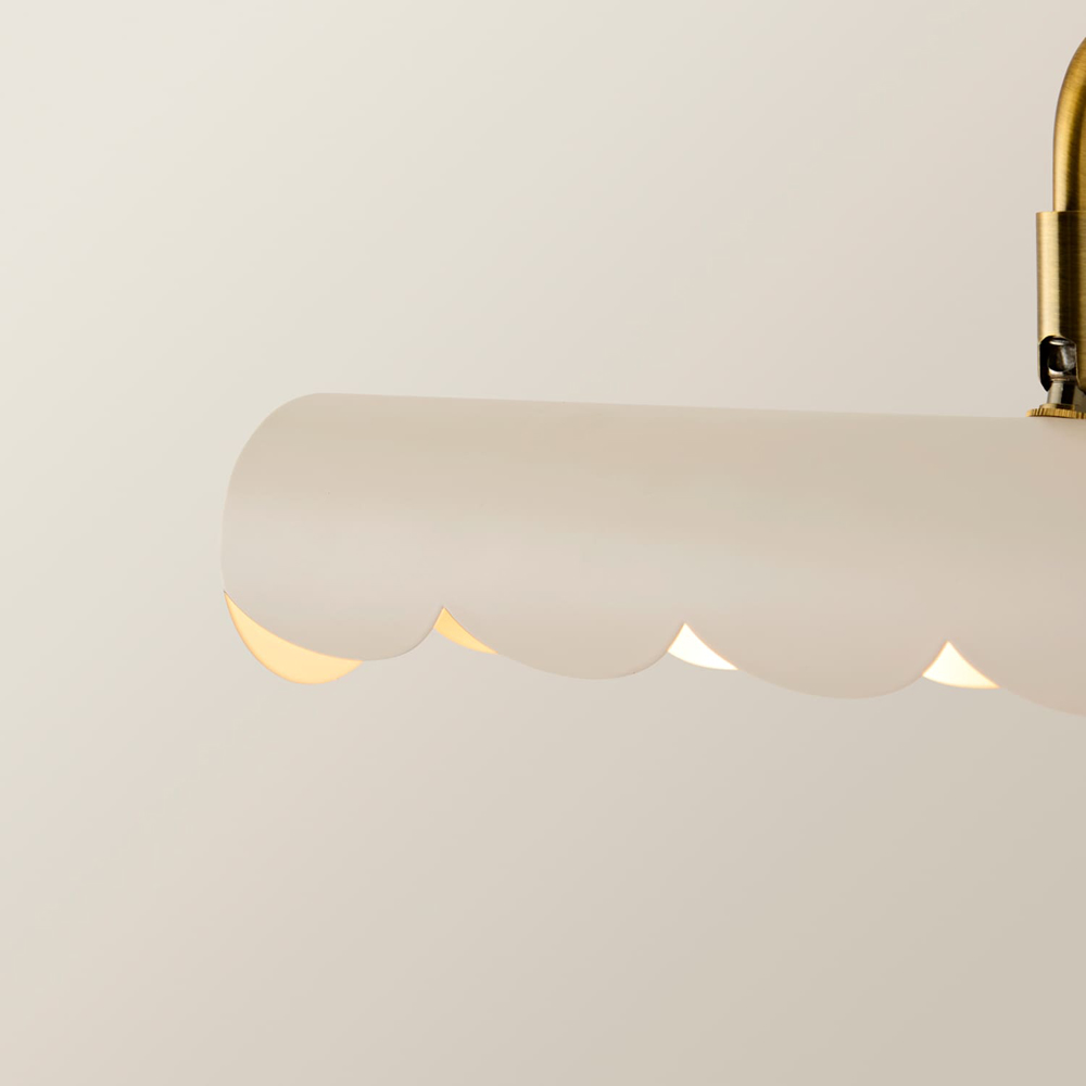 ValueLights Millie Flower Scallop Edge Adjustable Picture Wall Light and Bulb Image 4