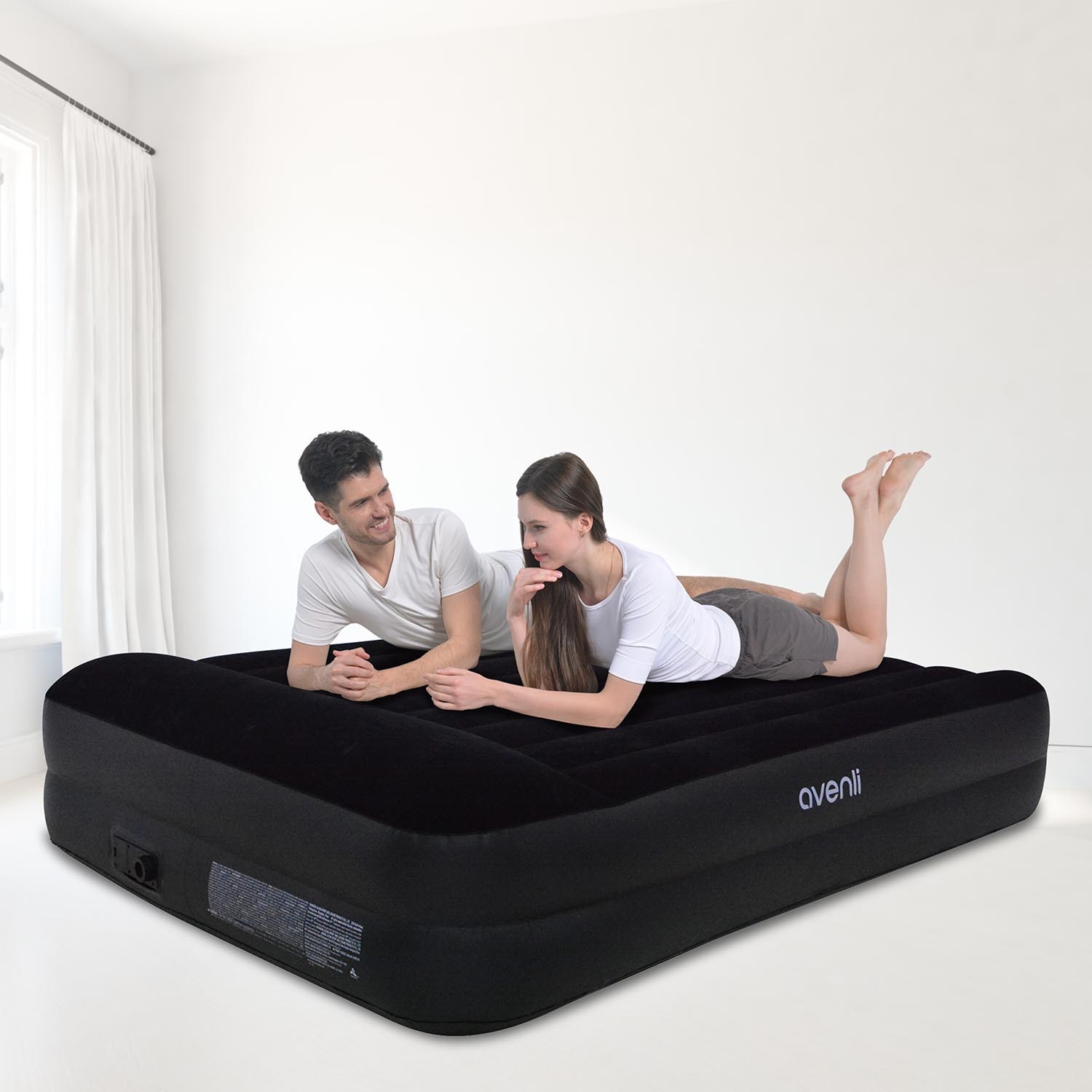 High Raised Queen Size Airbed with Pump Image 2