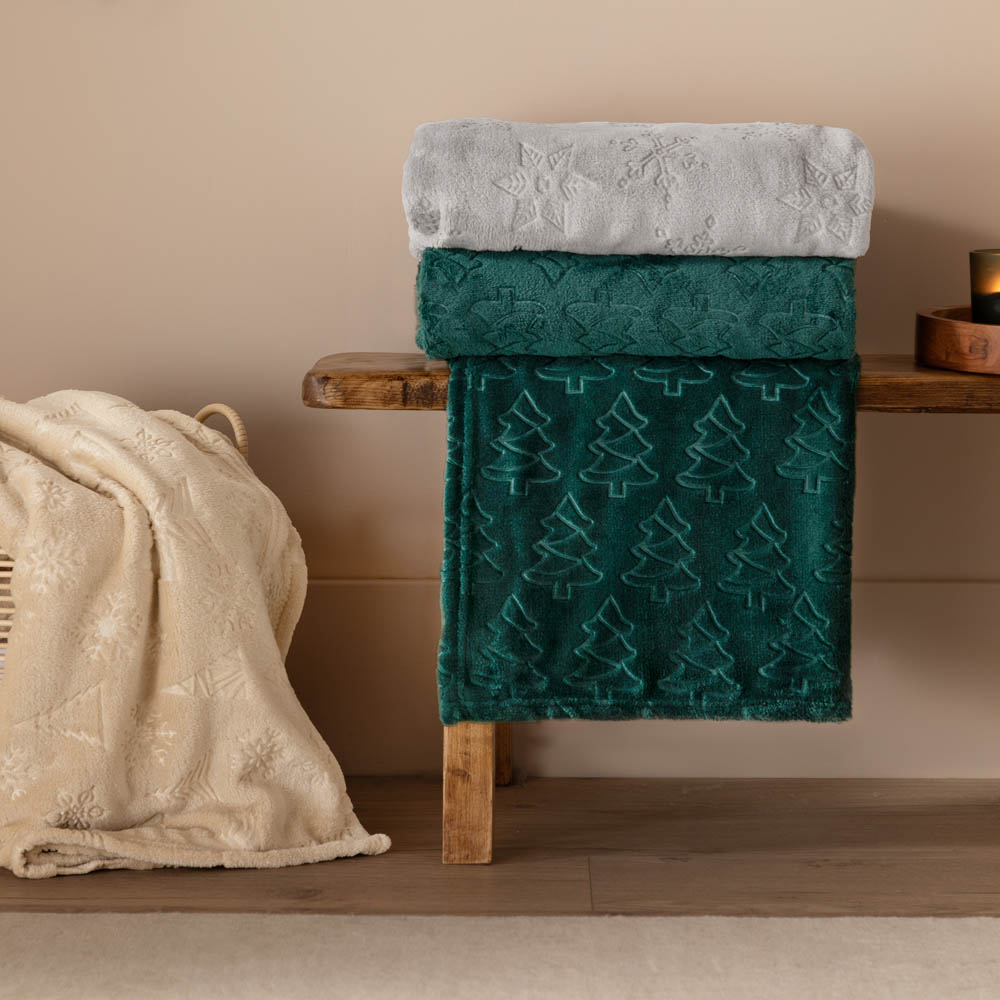 Furn Emerald Festive Trees Fleece Throw 140 x 180cm Image 5