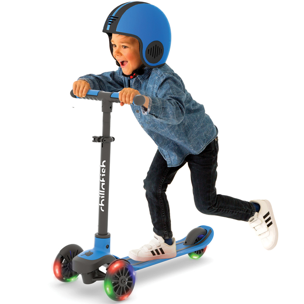 Chillafish Scotti Glow Navy Lean-to-Steer Scooter with LED Wheels Image 4
