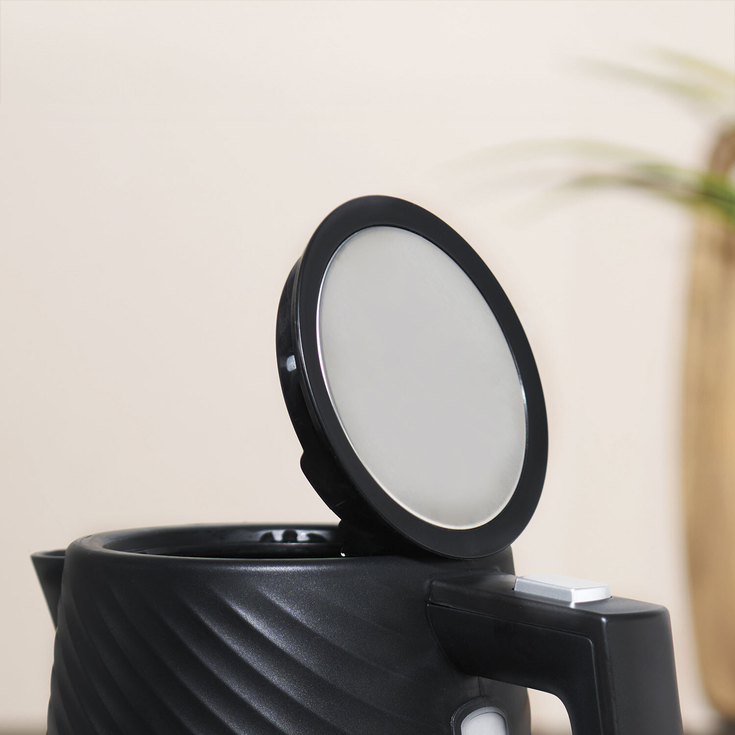 Revolve Texture Jug Kettle Black Image 2