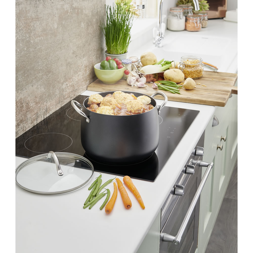 Wilko 22cm Matt Black Casserole Dish with Lid Wilko