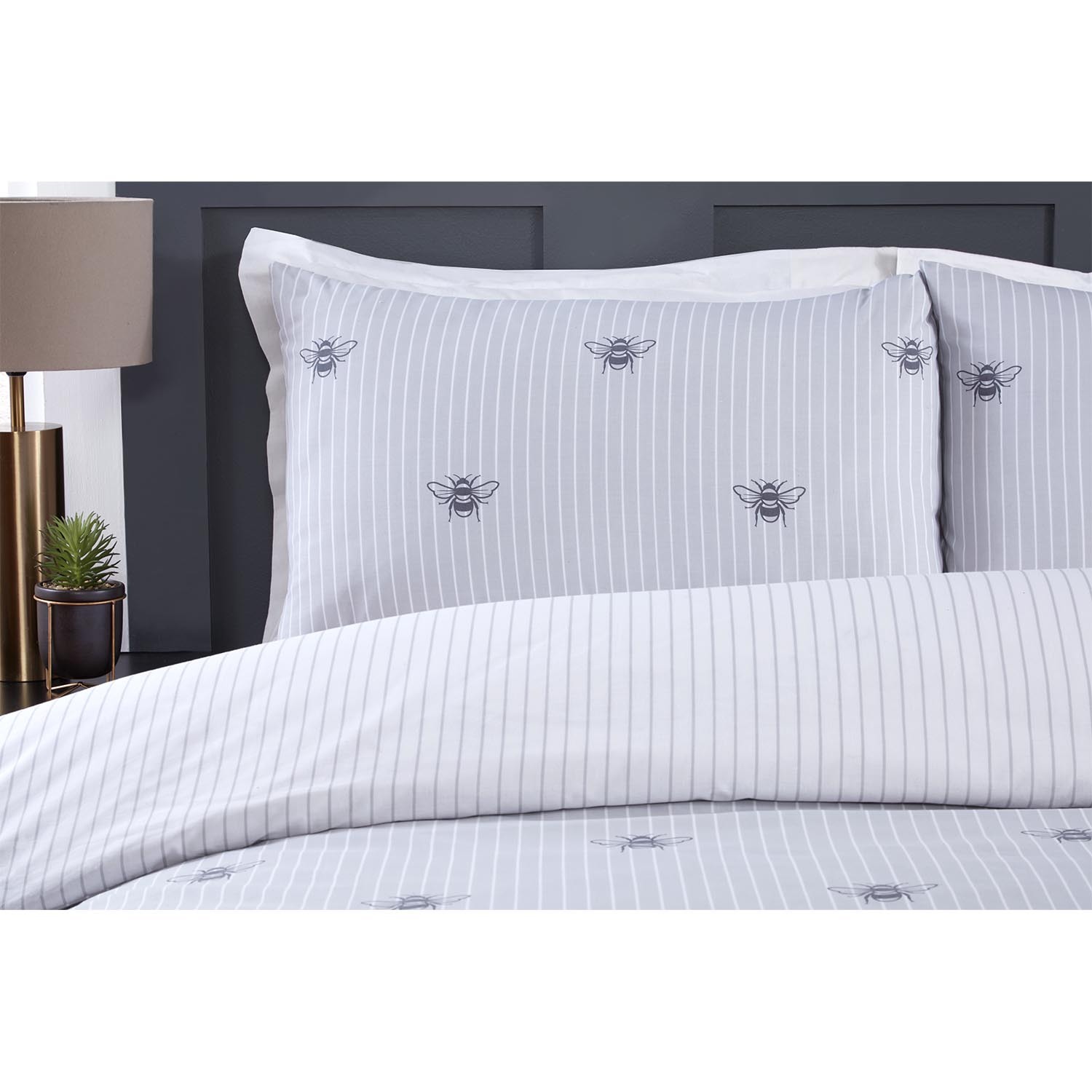Divante King Size Betsy Bee Stripe Duvet Cover and Pillowcase Set Image 3