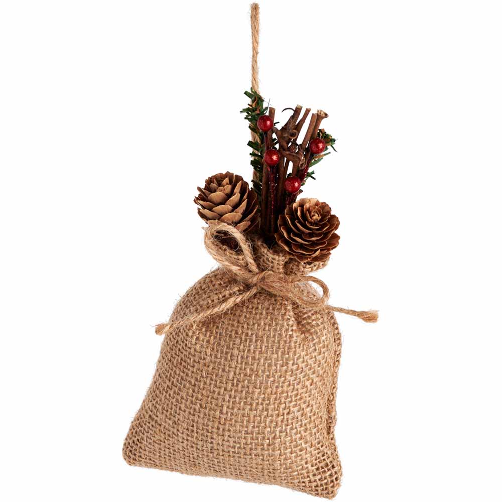Wilko Cosy Hessian Gift Sack Christmas Decorations 6 Pack Image 2