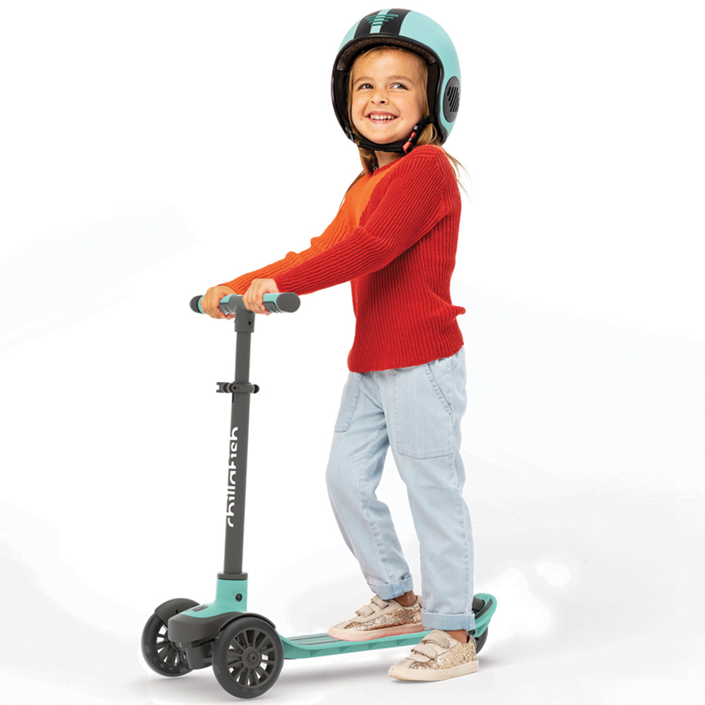 Chillafish Scotti Glow Mint Lean-to-Steer Scooter with LED Wheels Image 3
