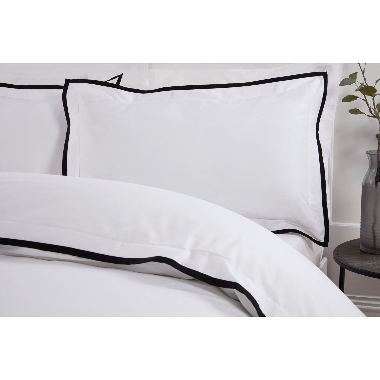 Divante Alston Double White Oxford Trim Duvet Cover and Pillowcase Set Image 3