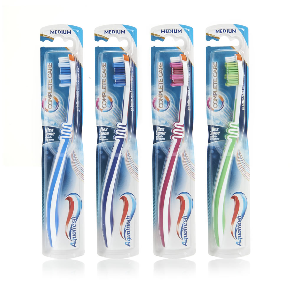 Aquafresh Complete Care Medium Toothbrush Image