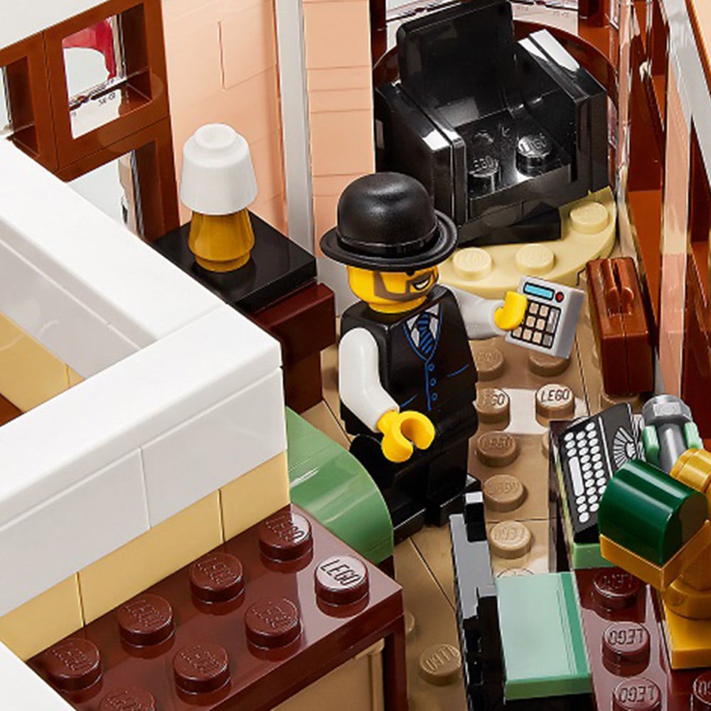 LEGO 10297 Icons Boutique Hotel Image 4