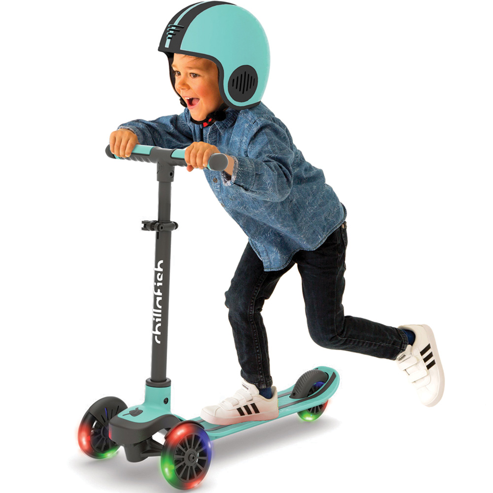 Chillafish Scotti Glow Mint Lean-to-Steer Scooter with LED Wheels Image 4