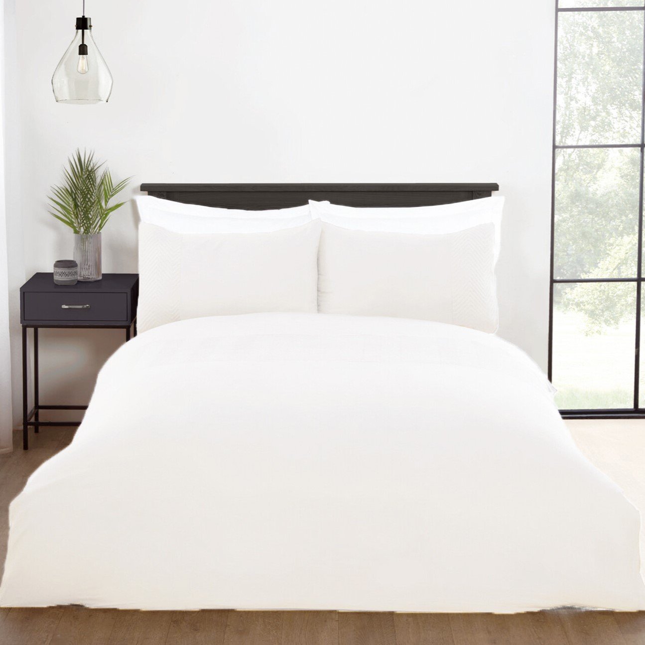 Chevron Pinsonic Duvet Cover and Pillowcase Set - White / King Image 1