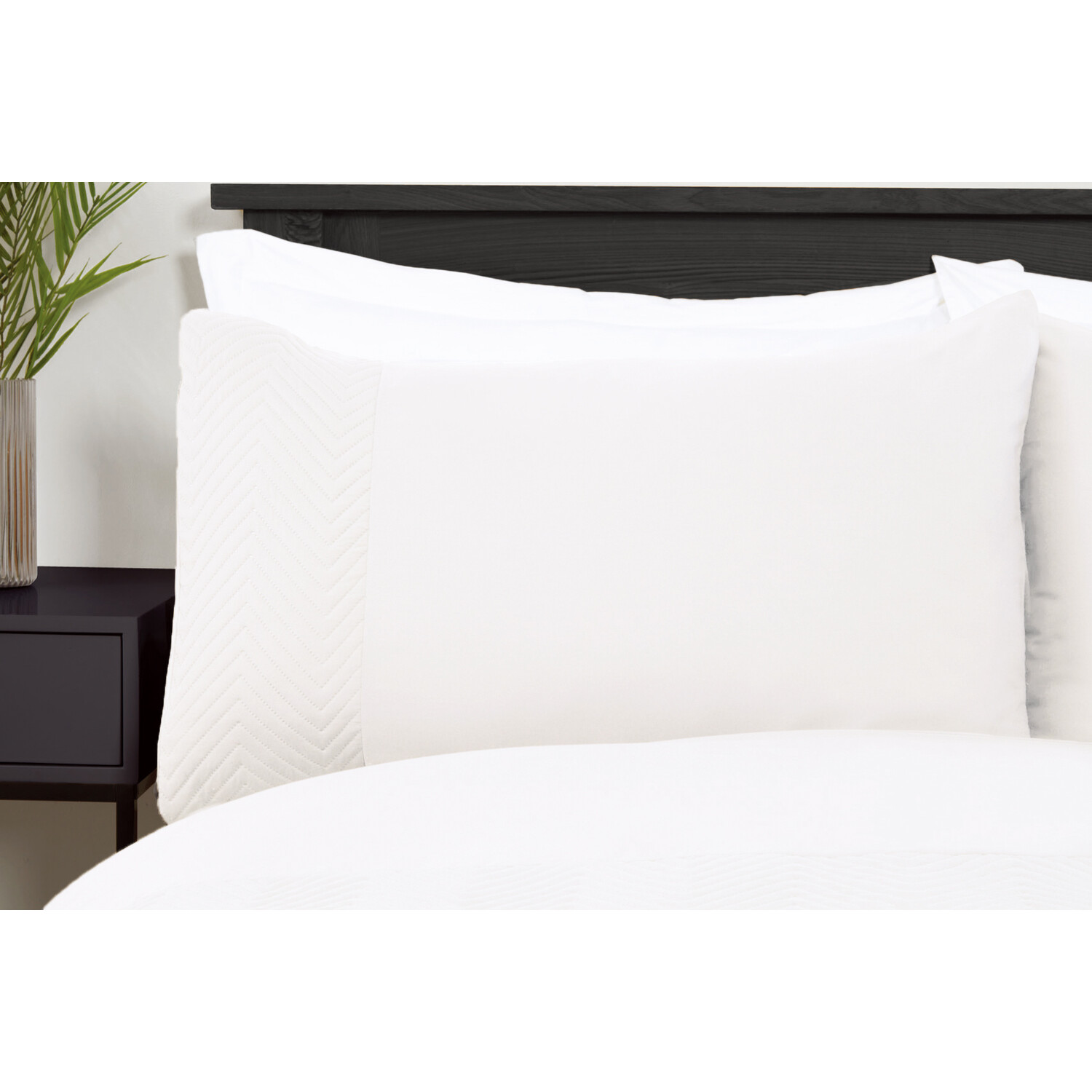 Chevron Pinsonic Duvet Cover and Pillowcase Set - White / Single Image 2