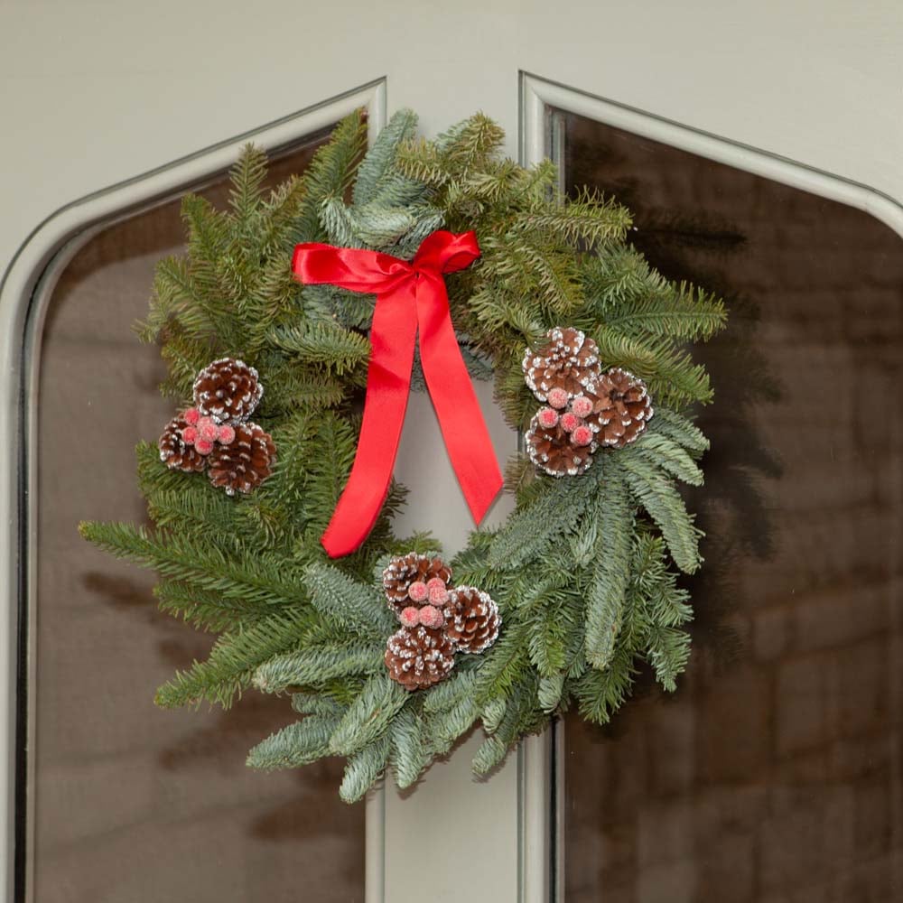 wilko Fresh Christmas Wreath with Frosted Pinecone and Berries 30cm Image 3