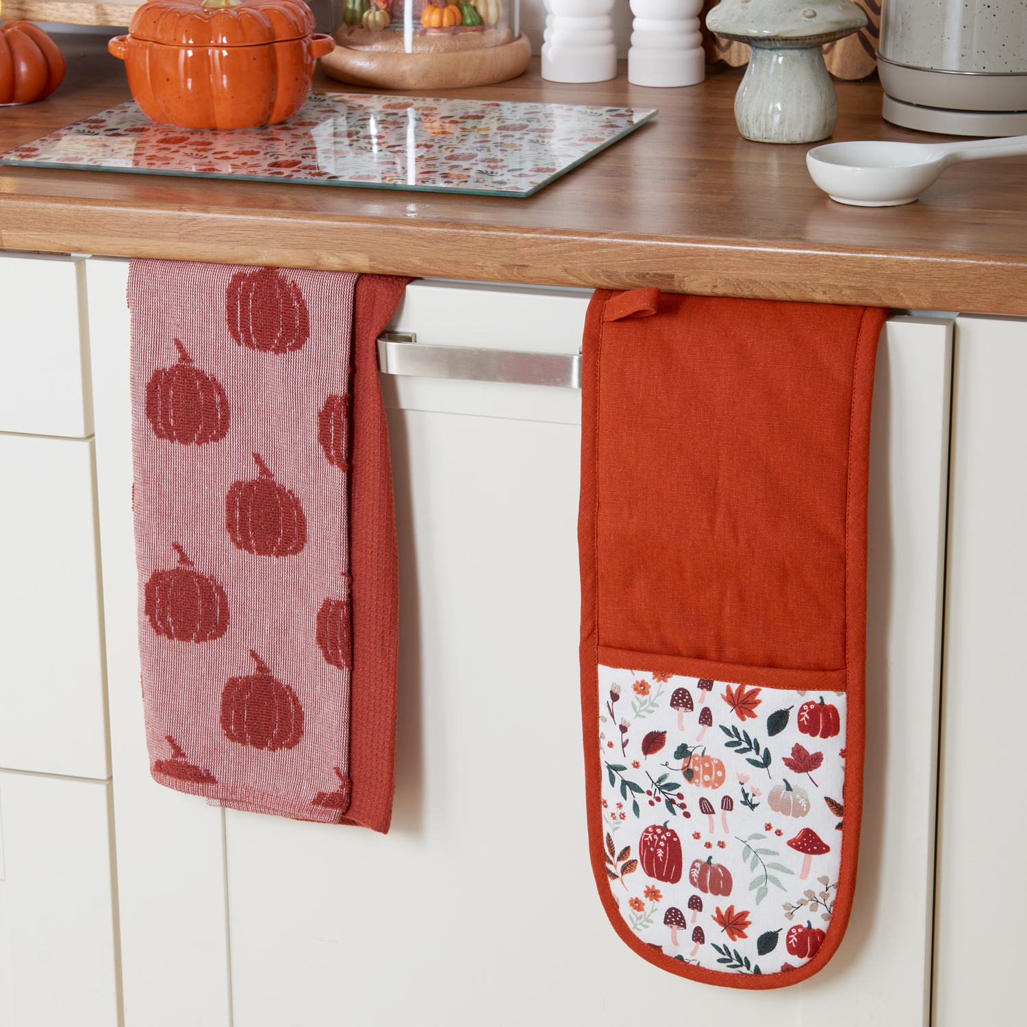 Pack of 2 Pumpkin Embossed Tea Towels Image 2