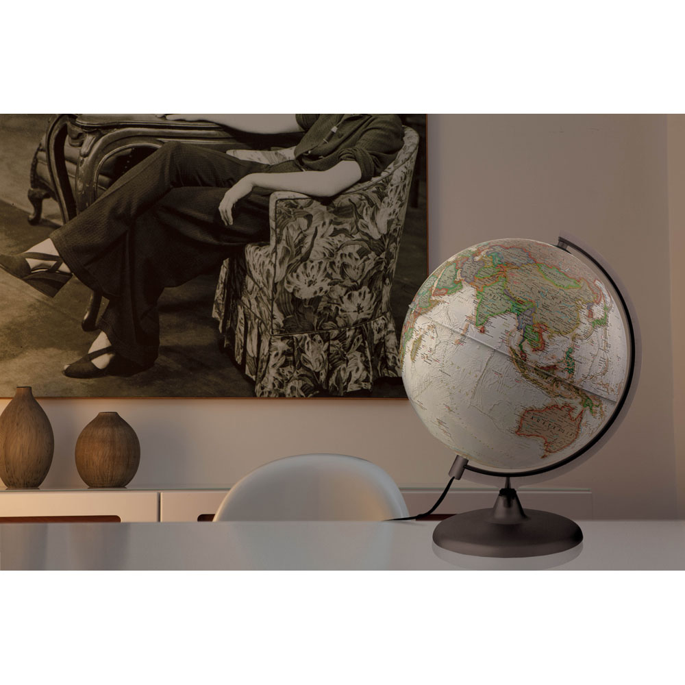 National Geographic Executive Illuminated Globe 30cm Image 5