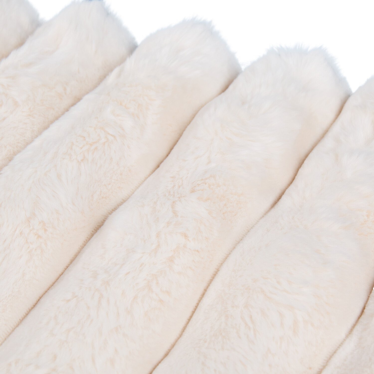 Divante Verbier Faux Fur Throw - Ivory Image 2