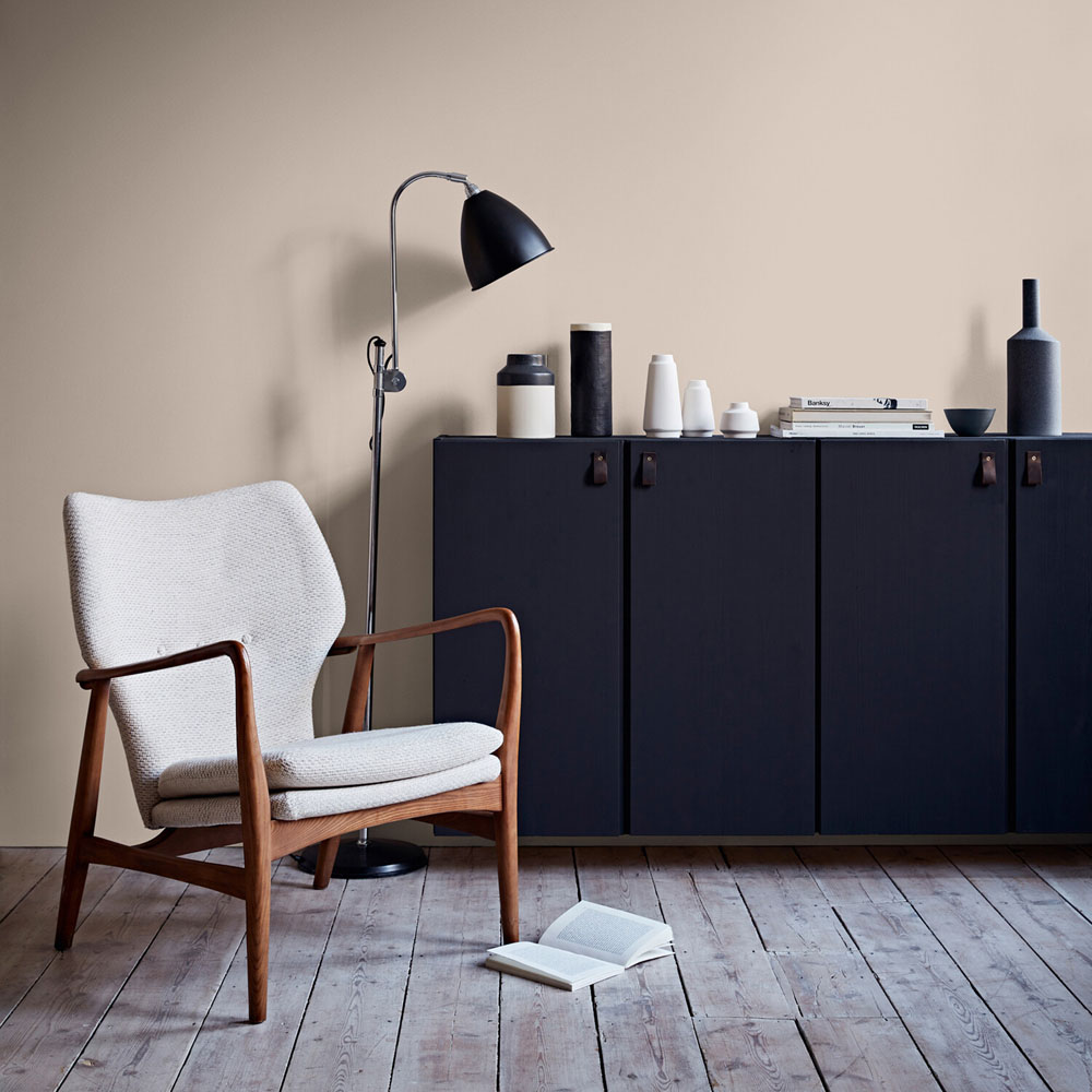 Crown Walls & Ceilings White Pepper Mid Sheen Emulsion Paint 5L Image 4