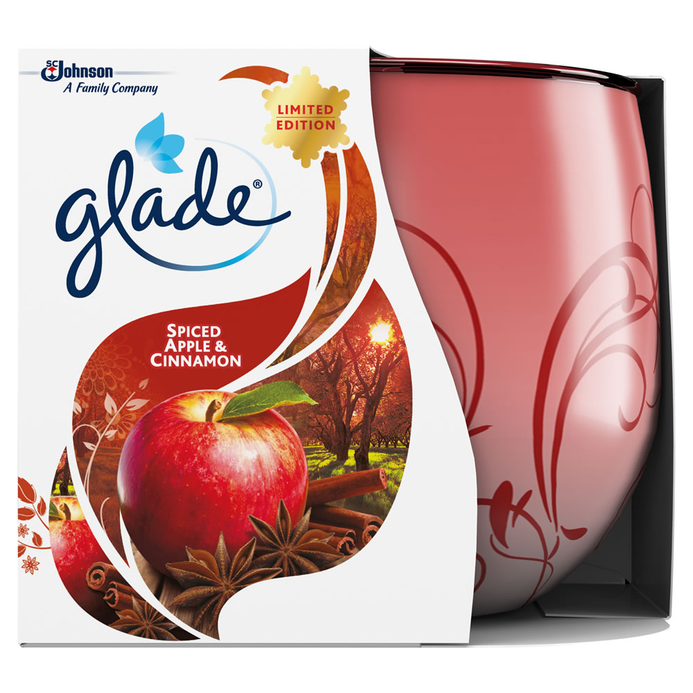 Glade Spiced Apple and Cinnamon Scented Candle Jar Wilko