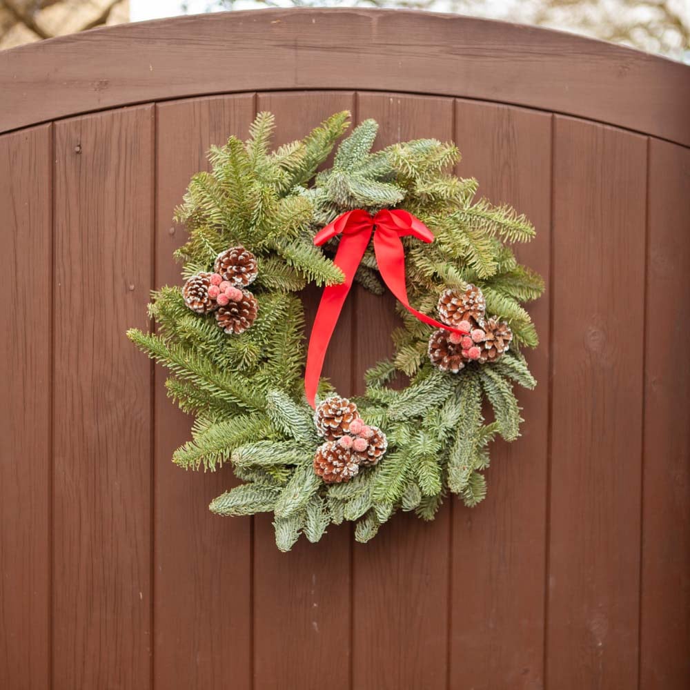 wilko Fresh Christmas Wreath with Frosted Pinecone and Berries 30cm Image 2