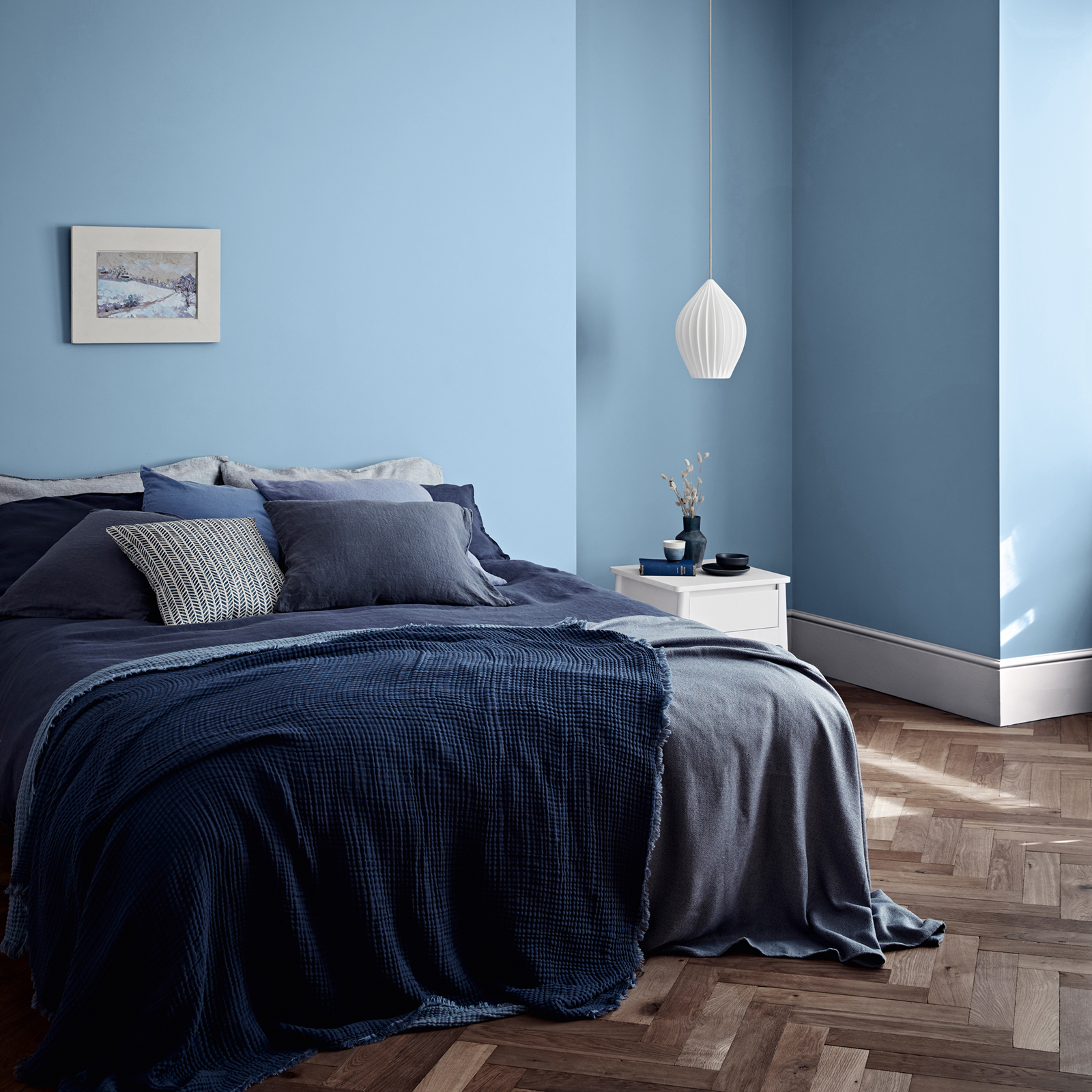 Crown Breatheasy Walls & Ceilings Powder Blue Emulsion Paint 5L Image 4