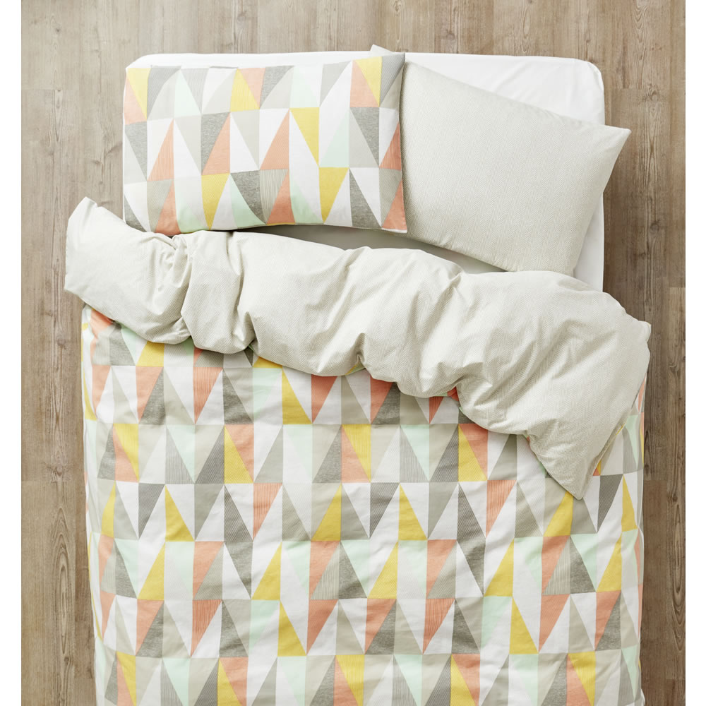 Wilko Textured Triangles Easy Care King Size Duvet  Set Image 3