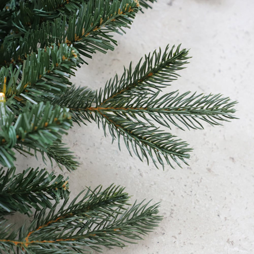 Festive Christmas Green LED Christmas Garland 270cm Image 4